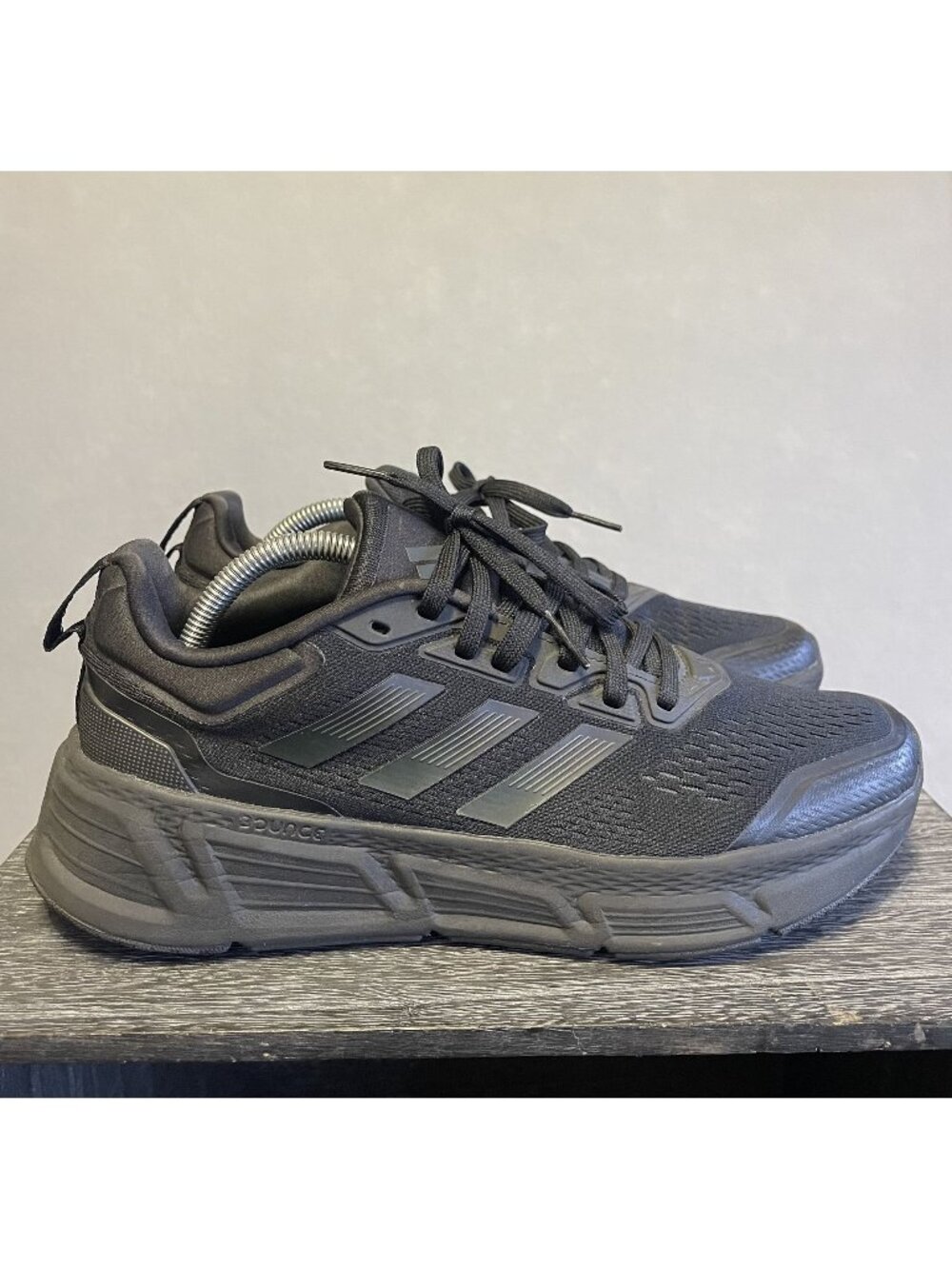 Adidas Questar Black Running Shoes With Bounce Midsole & Mesh Uppers Men’s  9.5